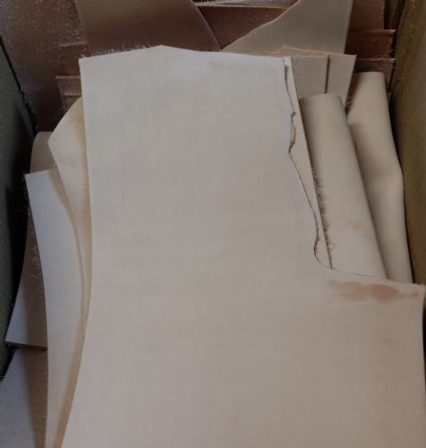 10kg Box Nat. Veg. Tan Leather Pieces 2.5-3.0mm Thickness